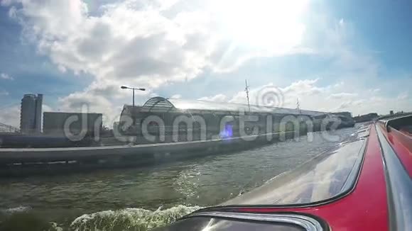 阿姆斯特丹运河船天顶慢游天景视频的预览图