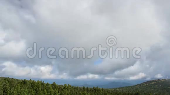 山中的雾和云视频的预览图