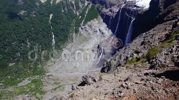 特隆纳多火山和埃尔塞和卡斯塔诺奥瓦冰川视频的预览图