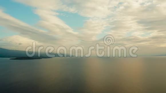 海景岛屿和天空与云宿务菲律宾视频的预览图