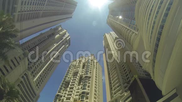 大城市的高楼大厦视频的预览图