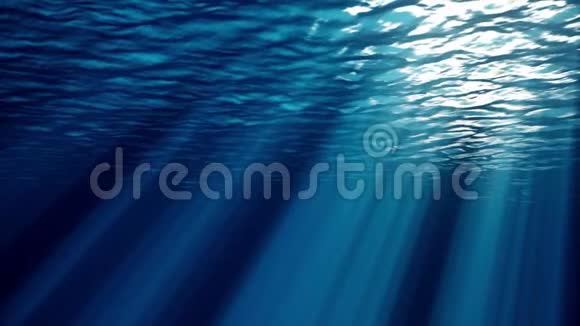 从水下看到的海浪表面光线使它们穿过海浪形成高清晰度的无缝环路视频的预览图
