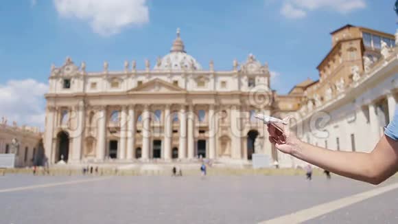 在竞技场背景上特写玩具飞机意大利在罗马的欧洲度假想象的概念视频的预览图