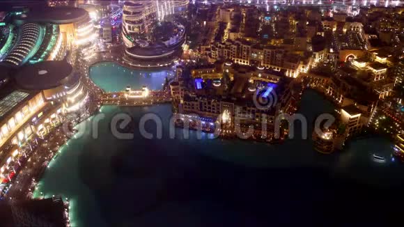 夜间著名音乐迪拜喷泉4k延时视频的预览图
