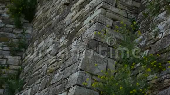 古堡中的旧石墙视频的预览图