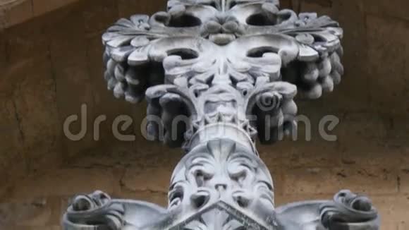 威斯敏斯特教堂雕刻的墙壁之一视频的预览图