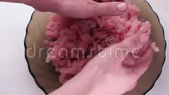 烹饪肉糜视频的预览图