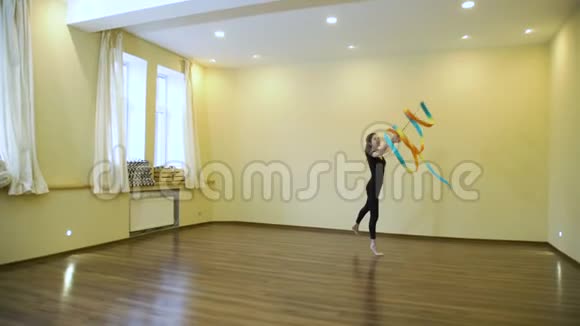 体育体操运动员健美操丝带操舞蹈视频的预览图
