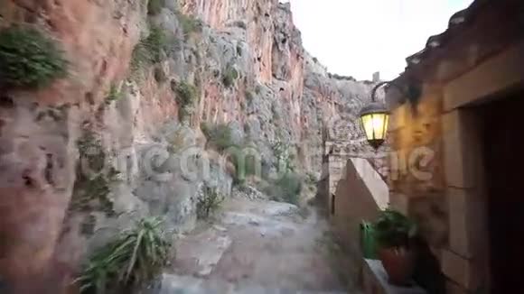 传统的莫内姆瓦西亚岛石屋景观希腊旅行视频的预览图