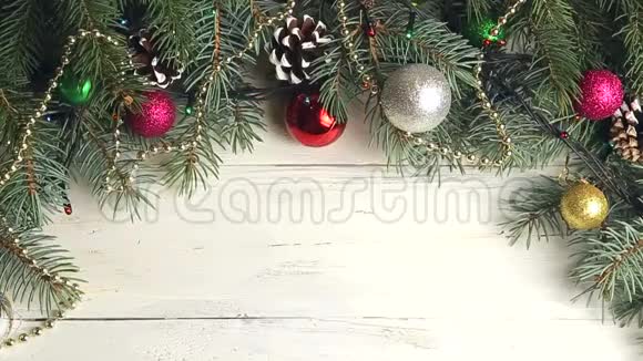 木制背景圣诞花环2018年新年装饰品视频的预览图