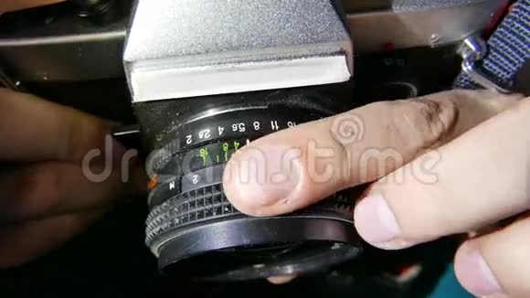 老式相机和镜头特写镜头4UHDK视频的预览图