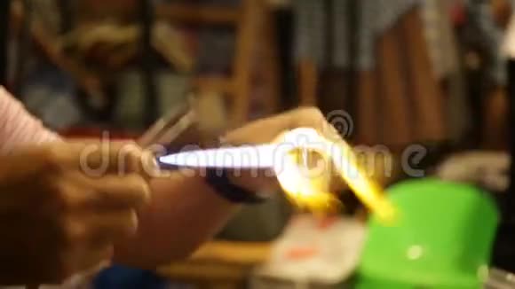 吹玻璃活动的泰国不明艺术家视频的预览图