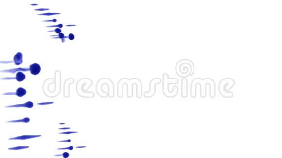 蓝色墨水溶于水的三维渲染模拟墨水注入VFX效果与Luma哑光蓝色白色7视频的预览图