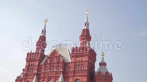 旅行和技术国家历史博物馆带背包自拍慢动作视频莫斯科红场视频的预览图