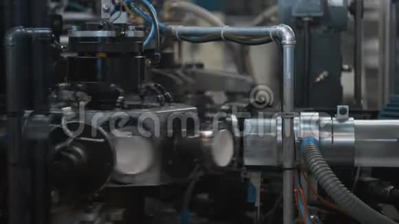 热饮纸杯的制造工艺旋转机器部件视频的预览图