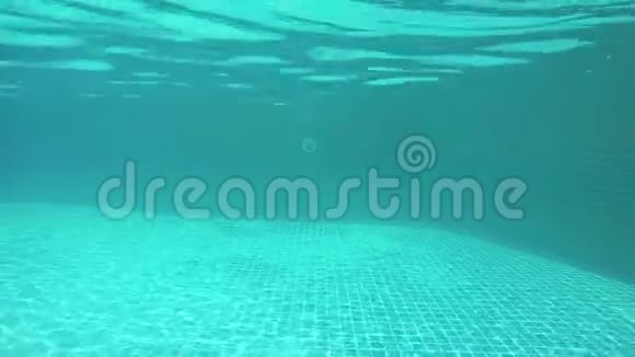 深水游泳池的水下背景1920x1080视频的预览图