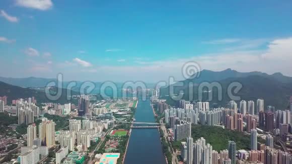 沙田大围城门河的空中全景台风来临前曼古特来到香港视频的预览图