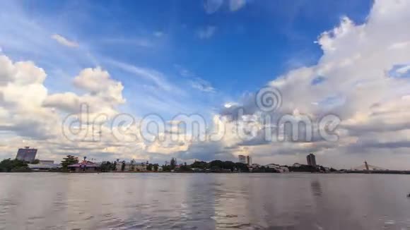 泰国Nonthaburi运河附近的农村村庄河流和运输时间视频的预览图