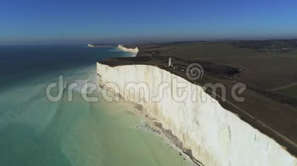 飞越英国南部美丽的白色悬崖视频的预览图