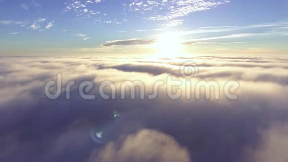 清晨飞过薄雾视频的预览图
