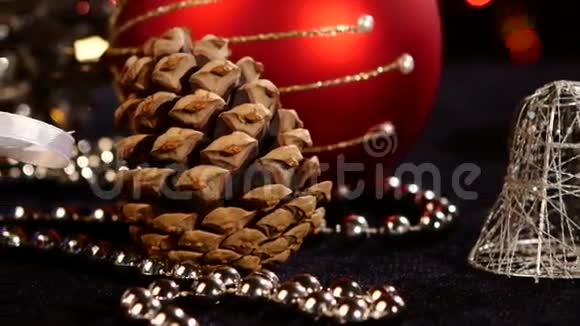 带装饰的圣诞饼干松果视频的预览图