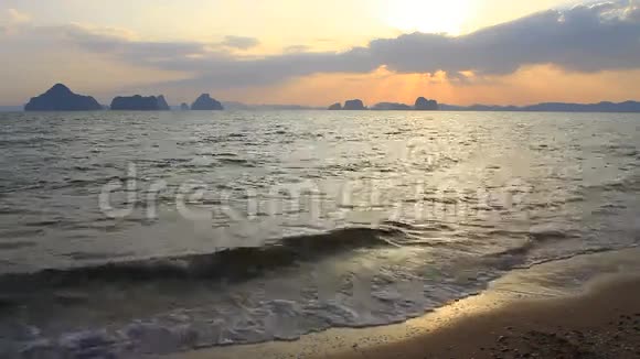 泰国克拉比海滨海滩日落视频的预览图