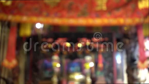 4K中国寺庙红色背景概念为2019年新年快乐展示背景模糊的户外佛教视频的预览图