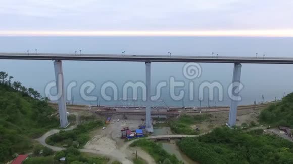 俄罗斯索契ZubovaSchel高架桥无人机景观视频的预览图