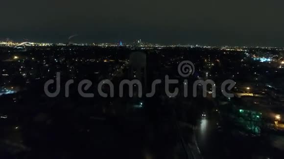 夜间空中飞航向费城PA天际线视频的预览图