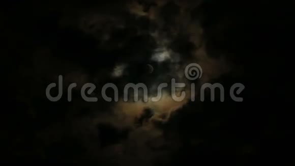 带红色光环的满月和神秘云视频的预览图