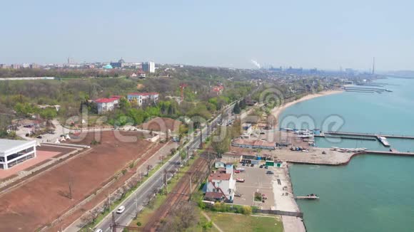 空中观景城市的海岸视频的预览图