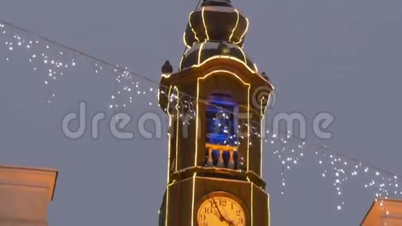 市政厅的塔钟有灯光视频的预览图
