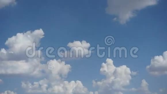 飘零的白云在亚利桑那州移动的时间流逝视频的预览图