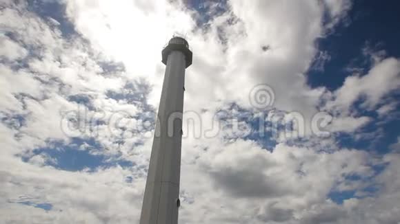 有蓝天有云的灯塔马拉帕斯卡瓦岛视频的预览图
