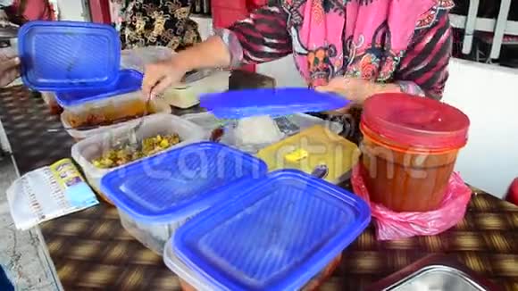 马来西亚人出售马来西亚咖喱饭视频的预览图
