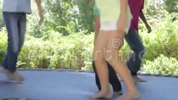 蹦蹦跳跳的儿童组视频的预览图