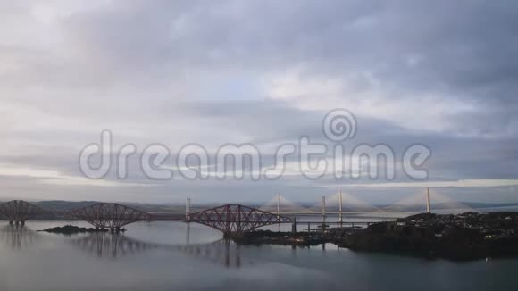 三座桥福斯铁路桥福斯路桥和昆斯费里十字路口位于苏格兰昆斯费里附近视频的预览图