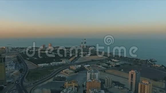 日落时的科威特天际线科威特一些著名的地方从天而降视频的预览图