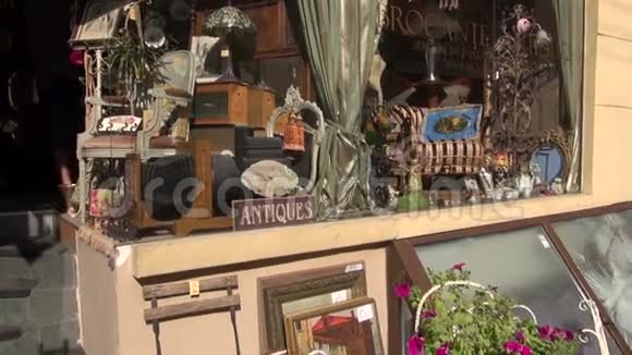 古镇古董市场窗口视频的预览图