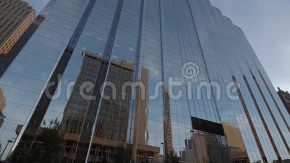 俄克拉荷马城市中心的现代化办公大楼视频的预览图