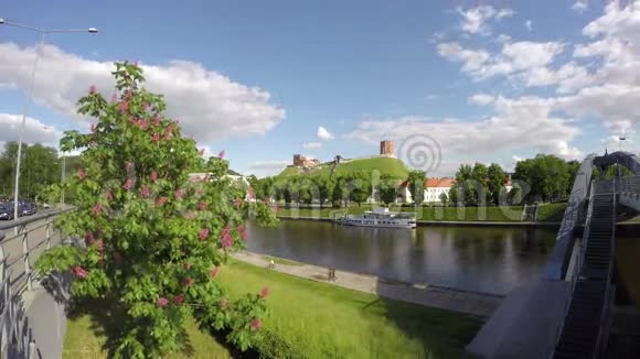 历史上的格迪米纳斯山尼利斯河和桥维尔纽斯立陶宛延时4K视频的预览图