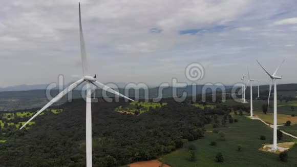 风力发电生态清洁发电的无人机航拍景观视频的预览图