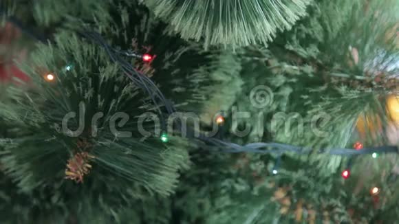 装饰圣诞树玩具天使视频的预览图