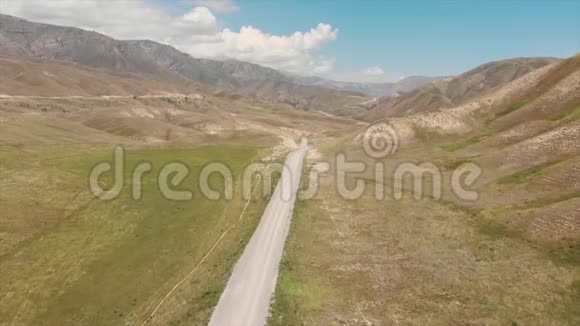 吉尔吉斯坦山脉国家之路向费尔干纳山谷开放视频的预览图