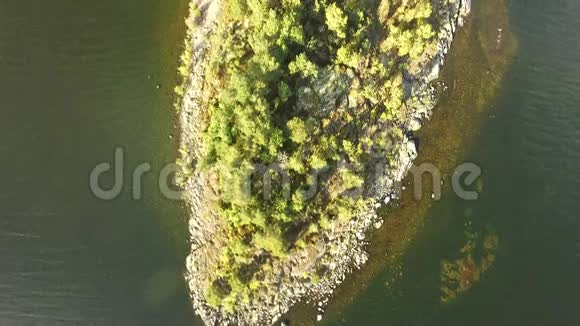 阳光湖岛下降空中射击视频的预览图