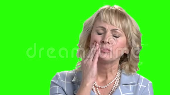成熟的女人患牙痛视频的预览图