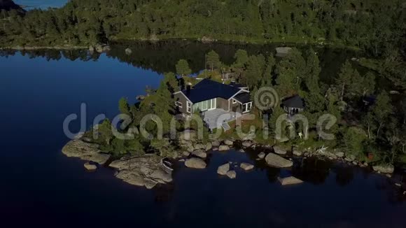 鸟瞰湖居视频的预览图