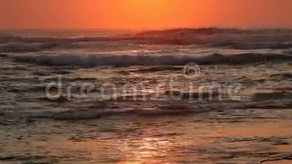 日出时的海景视频的预览图