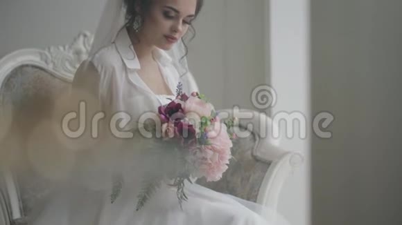 美丽的新娘肖像视频的预览图