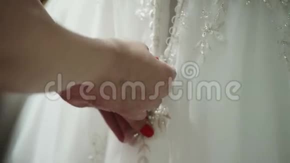 拉链婚纱视频的预览图
